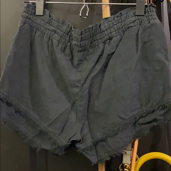 Bella Dahl Frayed Shorts - Picture 5 of 5